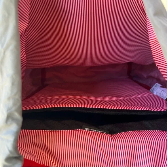 Herschel Classic Retreat Backpack,
19.5L, - Picture 4 of 7